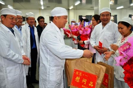 樟樹市領導2016年五一前夕到仁和集團走訪慰問