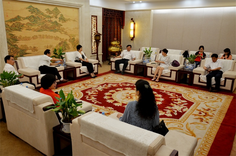 《中國醫(yī)藥報(bào)》領(lǐng)導(dǎo)到仁和集團(tuán)調(diào)研