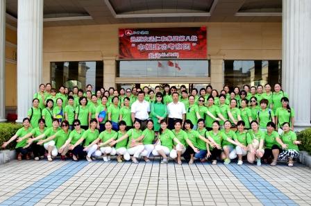 集團(tuán)第八批“巾幗建功考察團(tuán)”啟程出國考察 (1).jpg