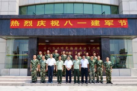 1470035622488030007.jpg 仁和集團(tuán)走訪慰問駐樟樹消防武警官兵 (1).jpg